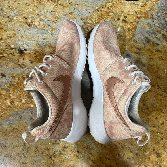 Nike roshe size 3.5 - Picture 5 of 8